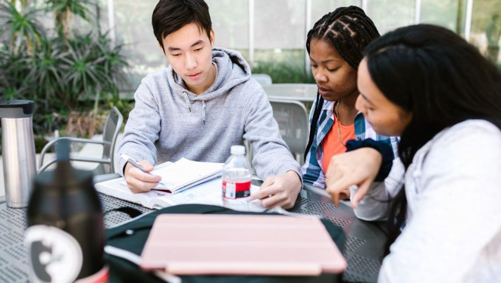 Unlocking Success: The Advantages of Collaborating with Peers in Real Estate